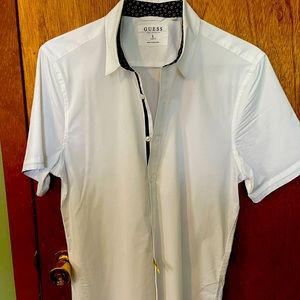 Guess short sleeve button down men’s shirt white.  Stretch fit